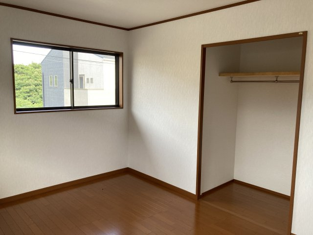 大字小串　２階建て　4SLDKの洋室