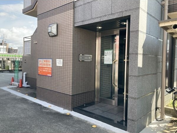 アーバンビル早川のエントランス