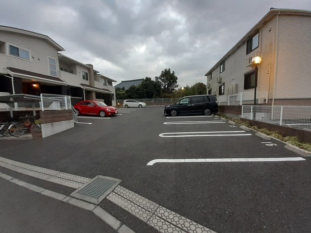 ヴィラ・エレガントの駐車場