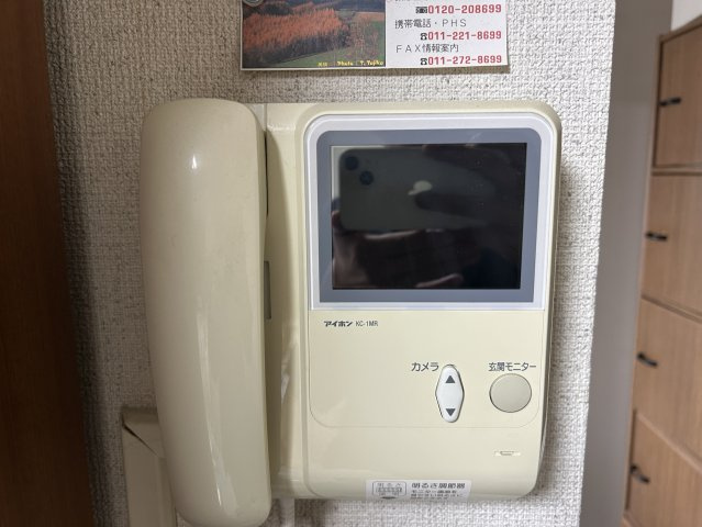 【インターフォン】来訪者の姿を室内から映像でしっかり確認できるTVモニターホン付き！