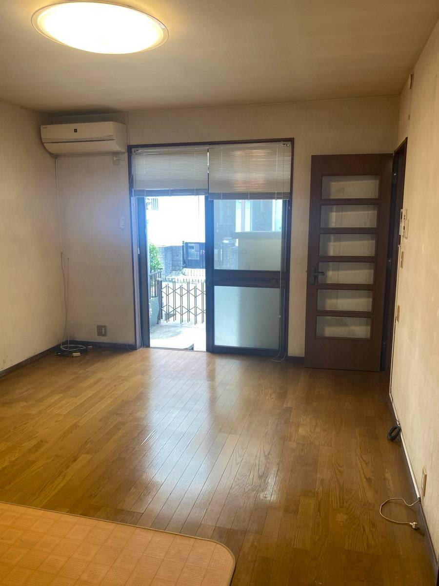 岩出市岡田　中古戸建の居間・リビング