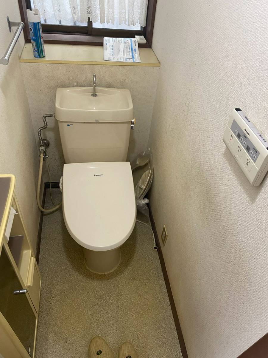岩出市岡田　中古戸建のトイレ