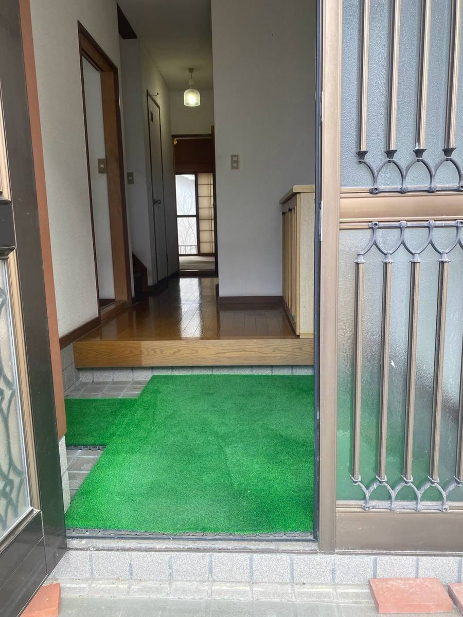 岩出市岡田　中古戸建の玄関