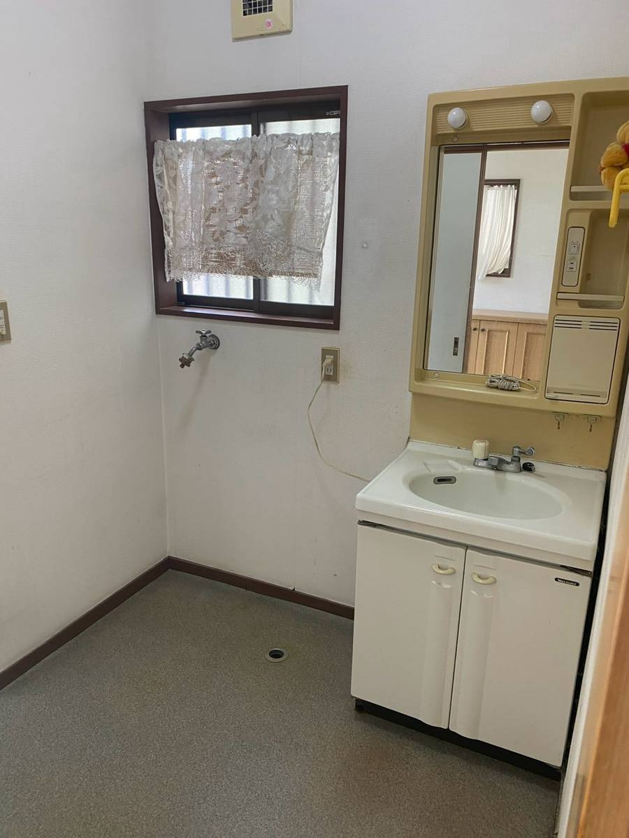 岩出市岡田　中古戸建の独立洗面台