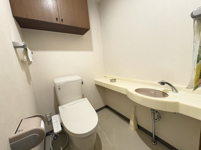 プリンスガーデン沼津　沼津市大岡のトイレ|トイレには手洗いスペースがあり、いつでも清潔にお使いいただけます。
