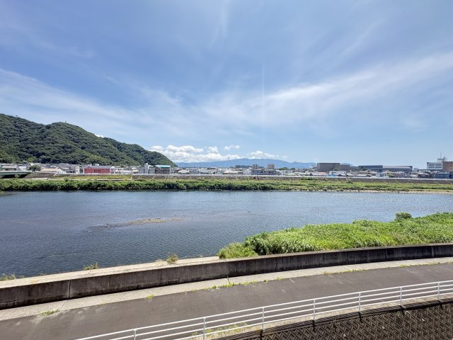 ウィスティリアコート平町　沼津市平町の展望|物件からの狩野川です。