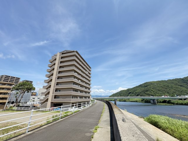 ウィスティリアコート平町　沼津市平町の外観|周辺から見た現地です。