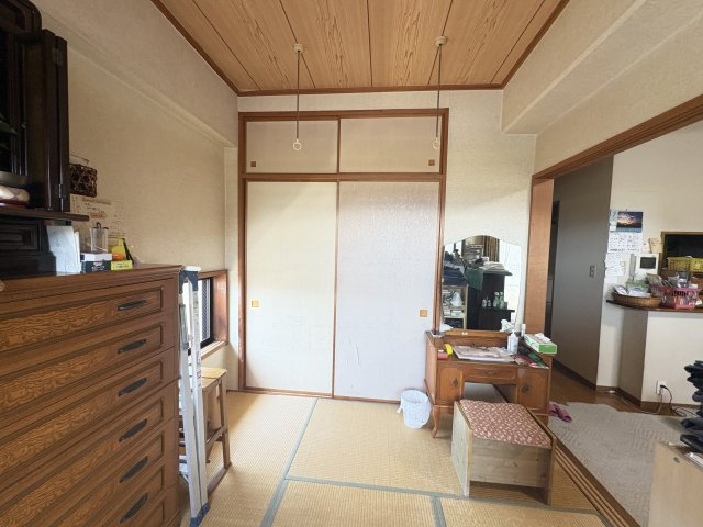 ウィスティリアコート平町　沼津市平町の和室|各部屋に収納スペースがあり使い勝手のよい間取りです。