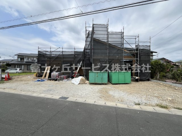 【外観】 | 磐田市長須賀 3期 新築建売 | 現在建築中の外観画像です。ご内覧は同じメーカーの完成物件へご案内いたしますので、いつでもご相談ください！