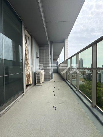 プラウドタワー神戸県庁前のバルコニー