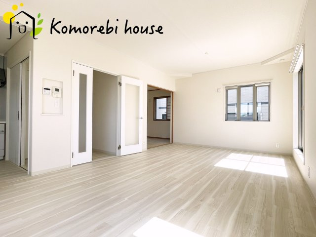 さいたま市西区大字佐知川　中古戸建の居間・リビング|おしゃれな居間です
