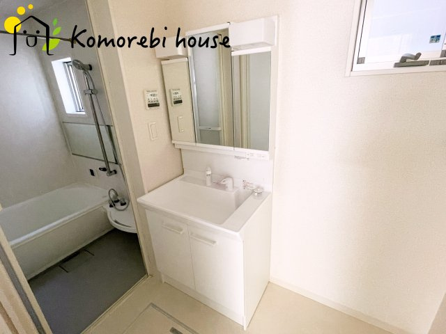 さいたま市西区大字佐知川　中古戸建の独立洗面台|使いやすい独立洗面台です