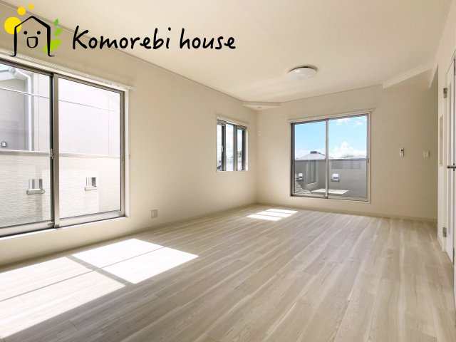 さいたま市西区大字佐知川　中古戸建の居間・リビング|使いやすいリビングです
