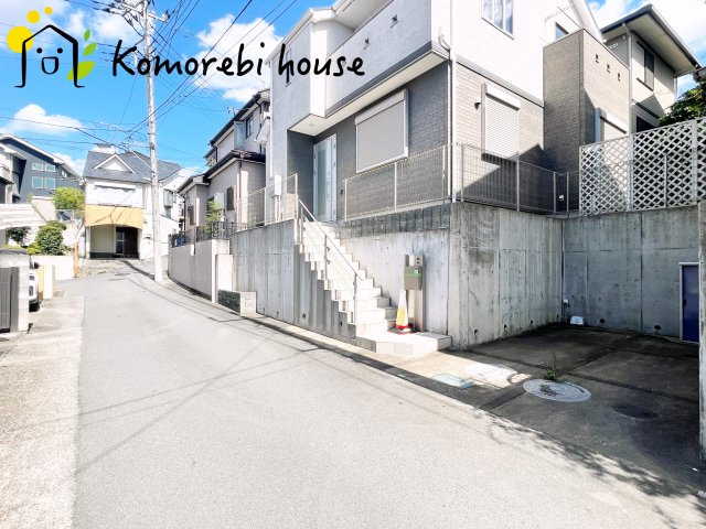 さいたま市西区大字佐知川　中古戸建の前面道路含む現地写真|前面道路含む現地写真です