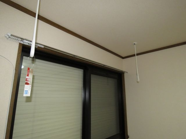 リッツハウスAの設備|洋室2室内物干し