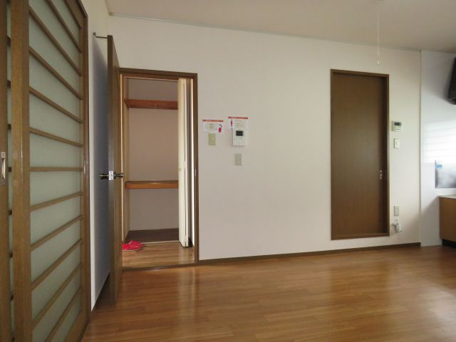 リッツハウスAのその他|廊下からダイニングキッチンと玄関