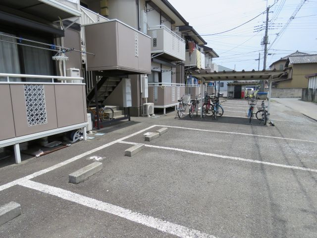 リッツハウスAの駐車場