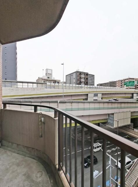 小池ビルのバルコニー