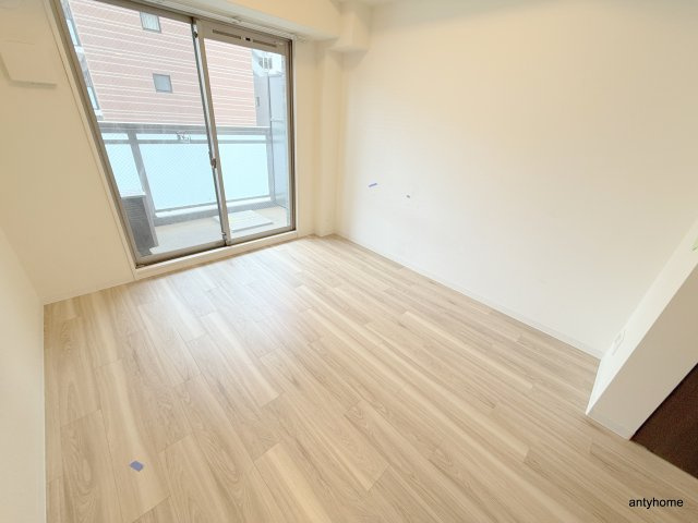 プレサンス新町ウィズ ジョイ 仲介手数料無料の居間・リビング