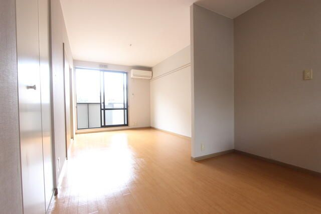 【居間・リビング】 | ユーサンパレスＣ | ※同物件、同タイプのお部屋です