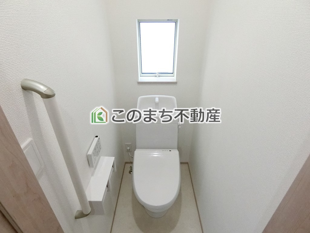 ハートフルタウン宇都宮市東町184番のトイレ|同社施工物件の写真です。※建具やフローリング、その他仕様が違う場合がございます。