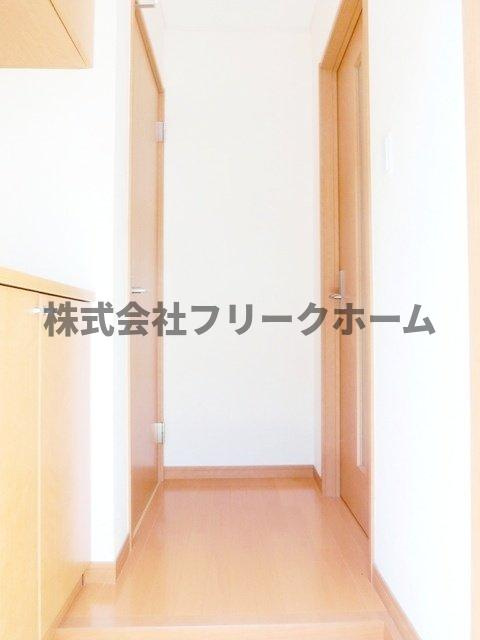 武蔵野市中町２丁目のアパートの玄関