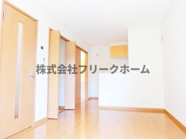 武蔵野市中町２丁目のアパートの居間・リビング