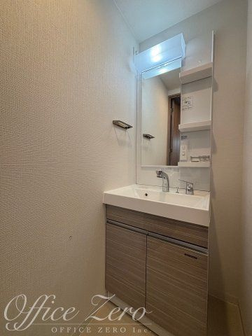 CREST TAPP名古屋山王の洗面所|１DKの奇数階内装写真、偶数階は（ホワイト系内装）となります。