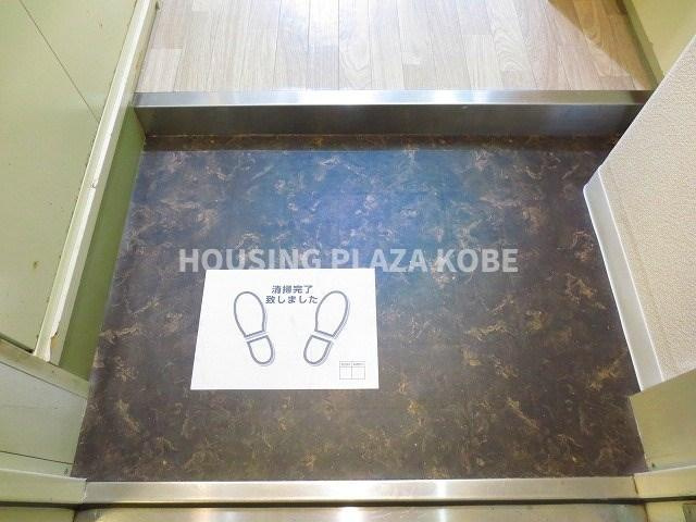 シェスタ白川台の玄関