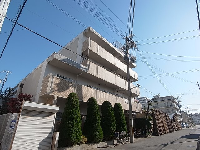 ミモザの館の外観|綺麗なタイル張りの外観