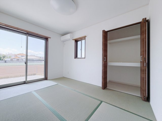 【中古戸建】児玉郡上里町大字七本木の和室|■1階和室｜和室でしか味わえない畳ならではの香りや素材で和のやすらぎを感じてください♪休日はお子様とお昼寝するのにも最適です！