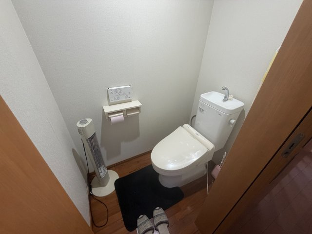 佐伯市鶴見 4LDK 中古一戸建てのトイレ