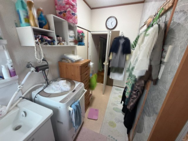 佐伯市鶴見 4LDK 中古一戸建ての洗面所