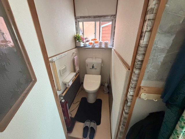 佐伯市鶴見 4LDK 中古一戸建てのトイレ