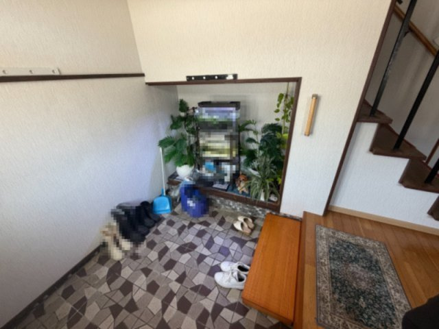 佐伯市鶴見 4LDK 中古一戸建ての玄関