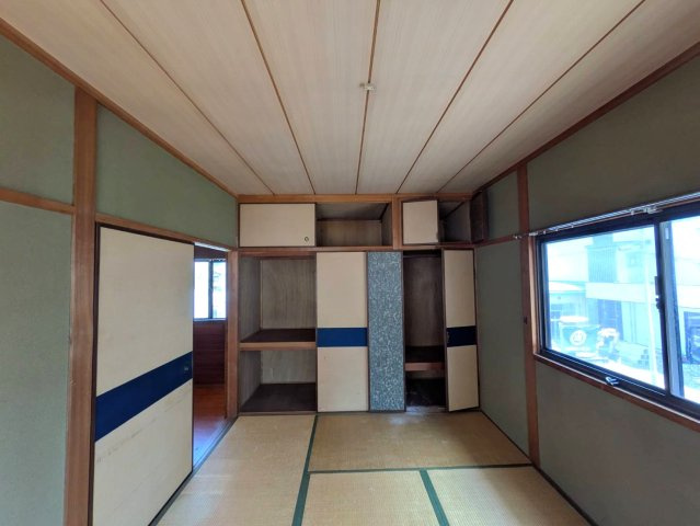 岡山市北区津島南1丁目 中古住宅の和室|◆2階東側和室6.0畳です。収納豊富でお部屋を広く活用できます。
◆室内リフォームをおすすめします！