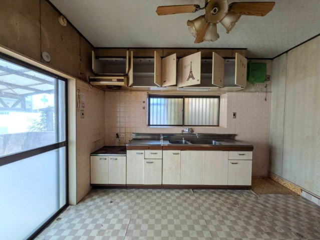 岡山市北区津島南1丁目 中古住宅のキッチン|◆キッチン交換をおすすめします！リノベーションのご相談もお気軽にどうぞ！