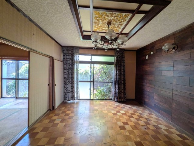 岡山市北区津島南1丁目 中古住宅の洋室|◆1階洋室8.0畳。室内リフォームをおすすめします！