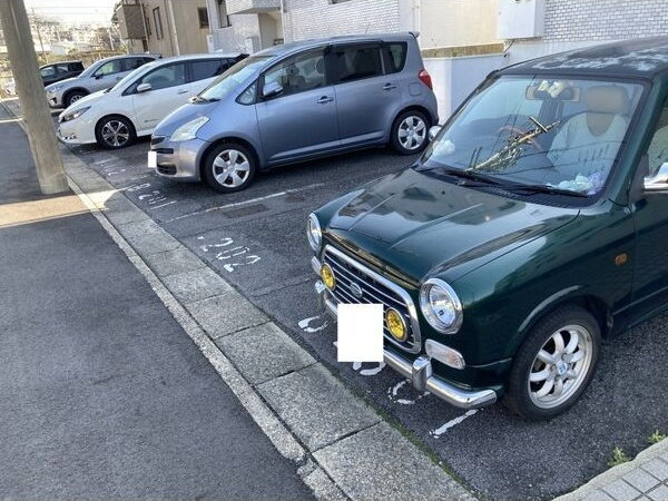 箕ノ手ハイツBの駐車場