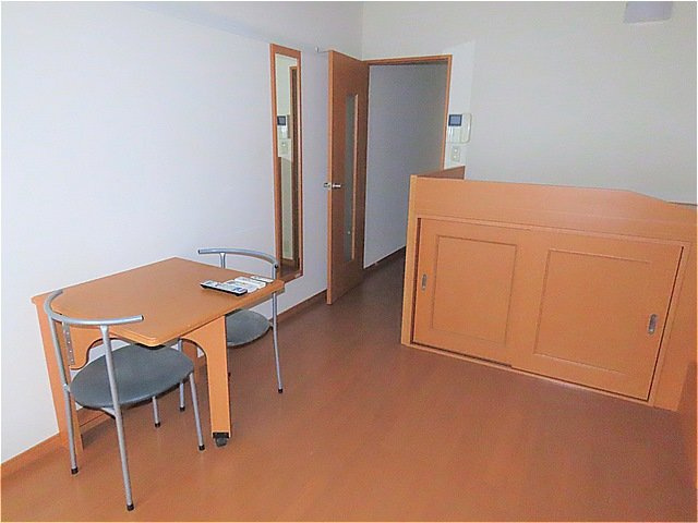 【居間・リビング】 | レオパレススマイルコーポ | ハイベッドタイプのお部屋です