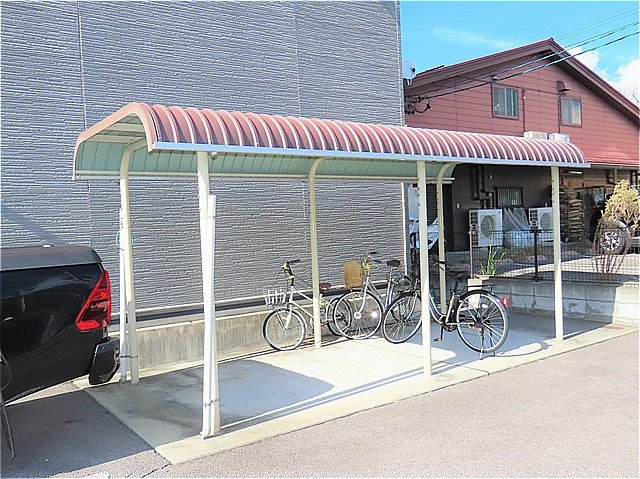 【その他】 | レオパレスカンテサンス | 屋根付き駐輪場あり