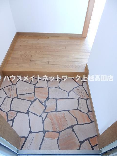 ウイングヒルズＢ棟の玄関|玄関