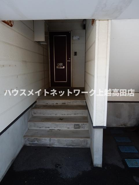 ウイングヒルズＢ棟のエントランス|エントランス