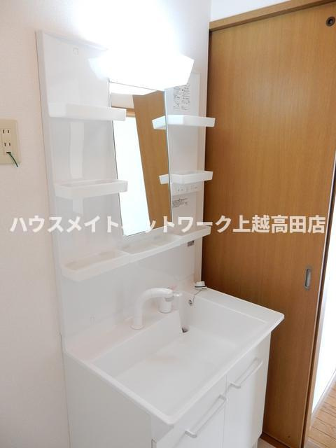 ウイングヒルズＢ棟の独立洗面台|洗面化粧台