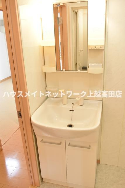 ロイヤルガーデン南城　D棟の独立洗面台|洗髪洗面化粧台