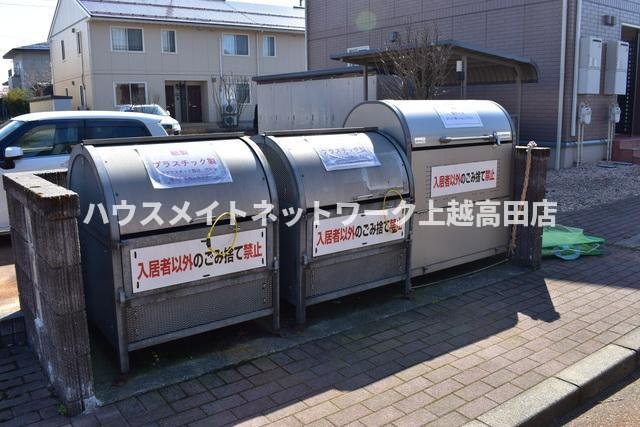 ロイヤルガーデン南城　D棟のその他共用部分|ゴミステーション（市回収）