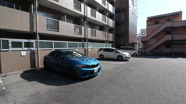 レジデンス妙法寺の駐車場