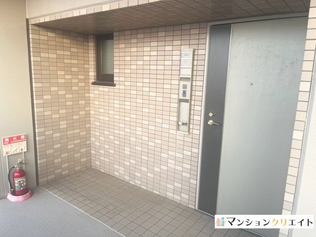 サーパス松本フェニックス通りの玄関|外玄関（アルコープ付き）