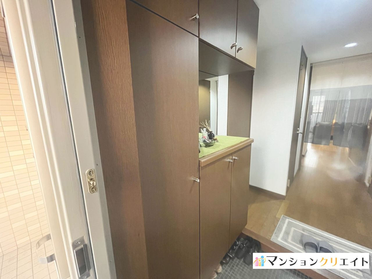 サーパス松本フェニックス通りの玄関|作り付けのシューズボックス