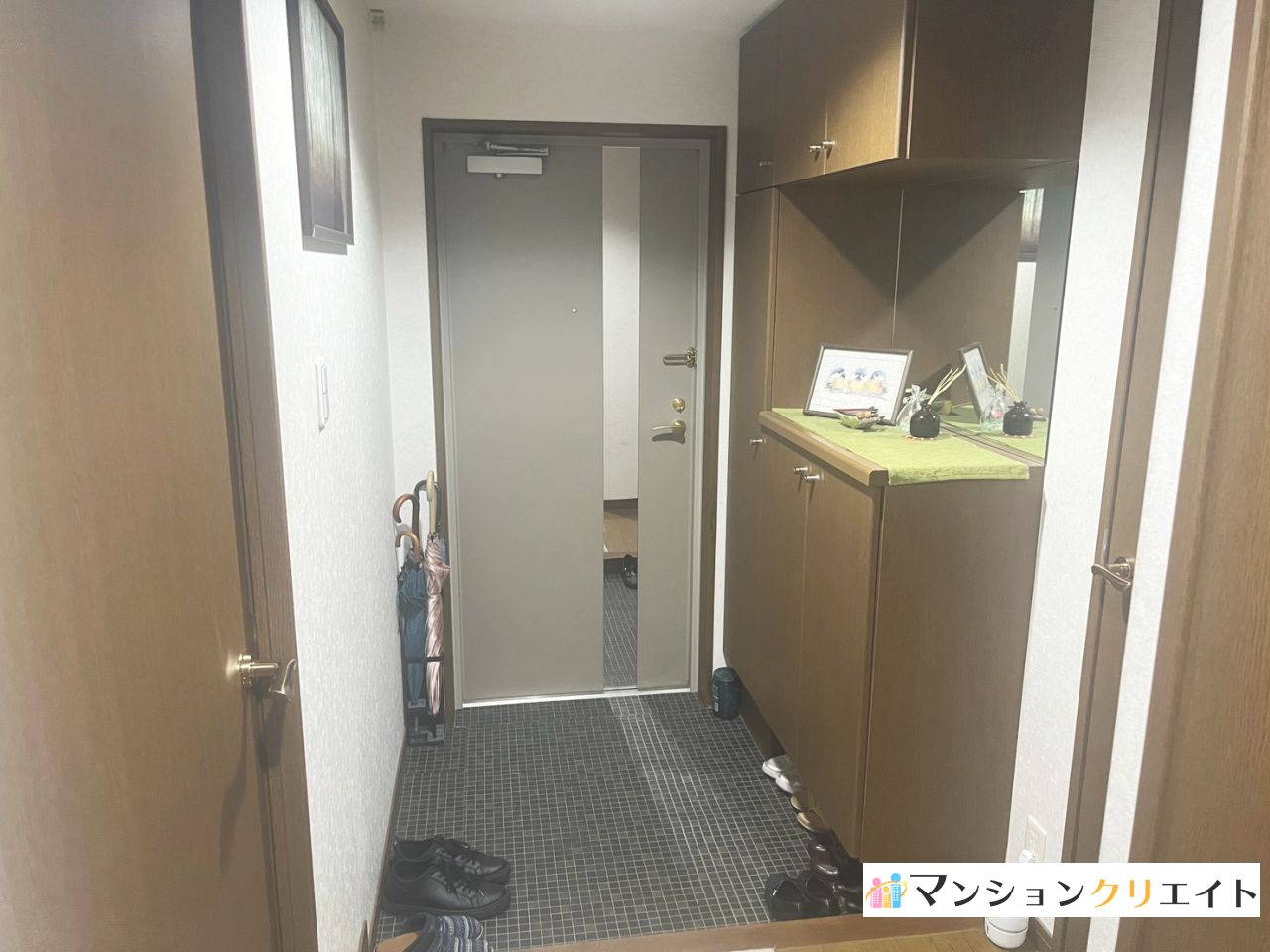 サーパス松本フェニックス通りの玄関|室内から見た玄関方向